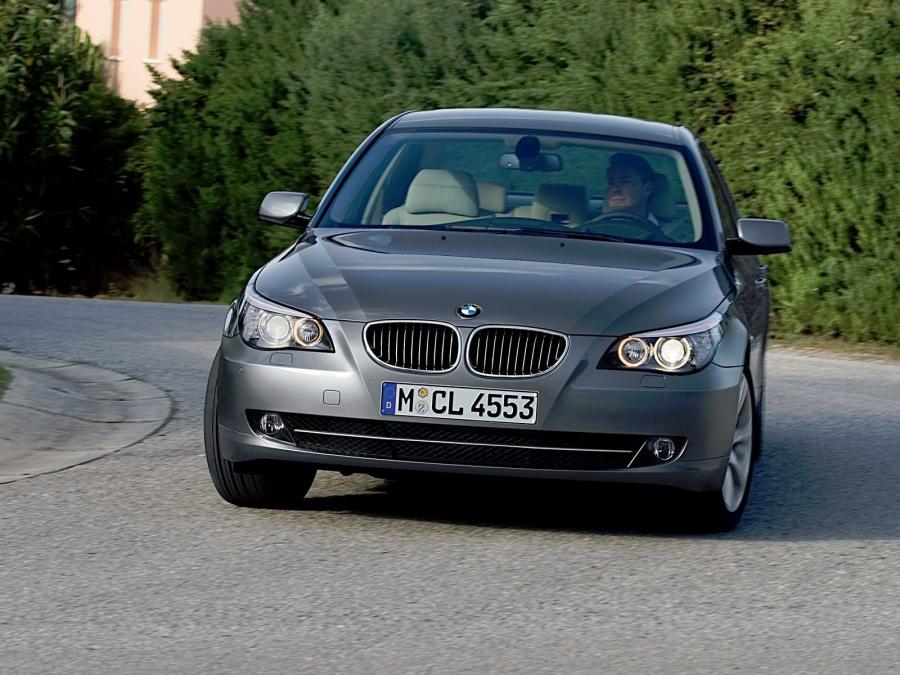  BMW 530i 2007 года  (фото 22 из 30)